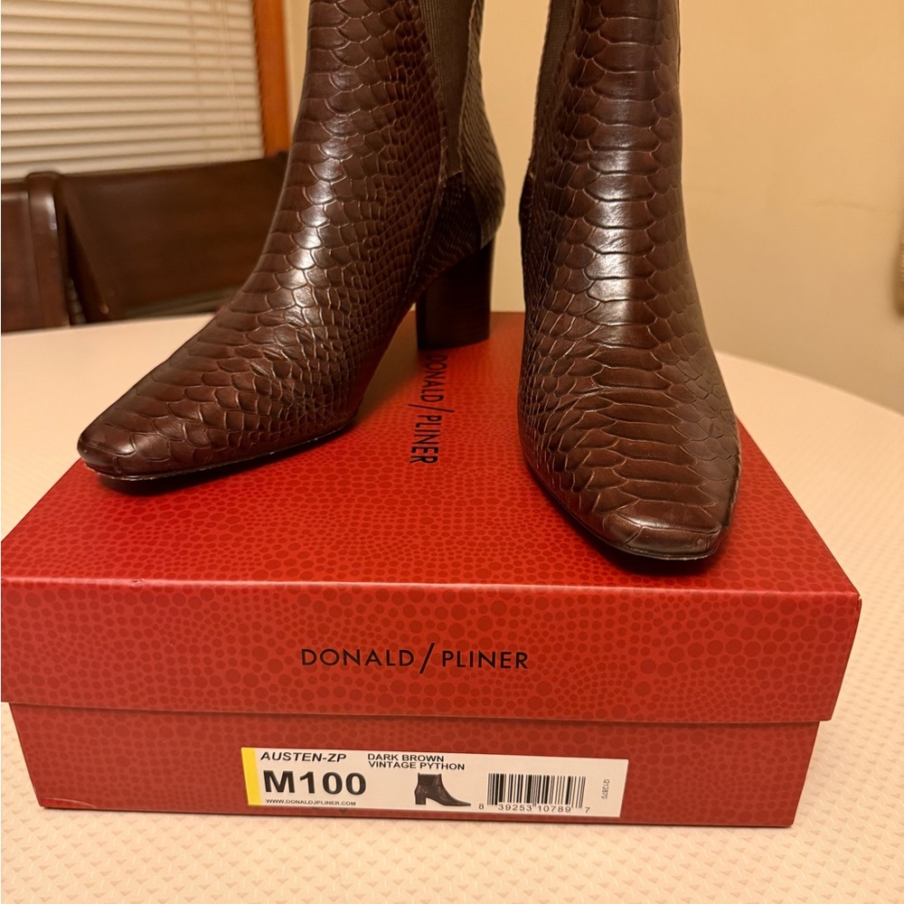 Donald Pliner Size 10 Dark Brown Python Ankle Boots.